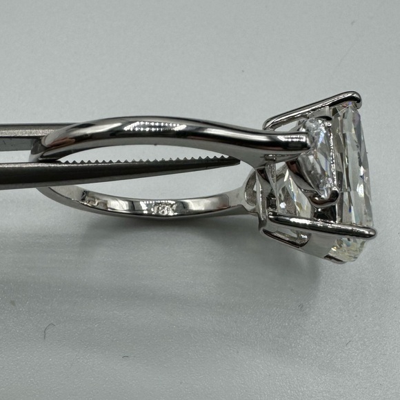 18k 5.5 Cushion Champagne Ring - Picture 5 of 12